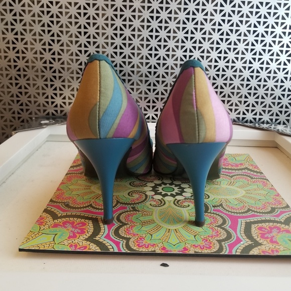 shoes - Picture 2 of 2